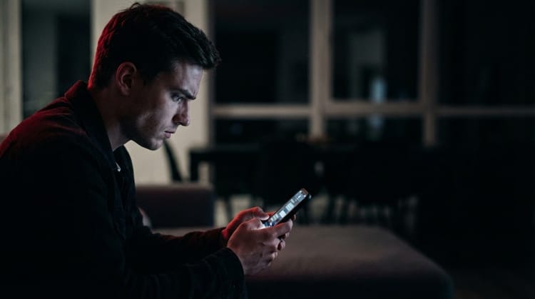 How to Compliment a Girl's Eyes: What Actually Works (And Why Most Lines Fall Flat)