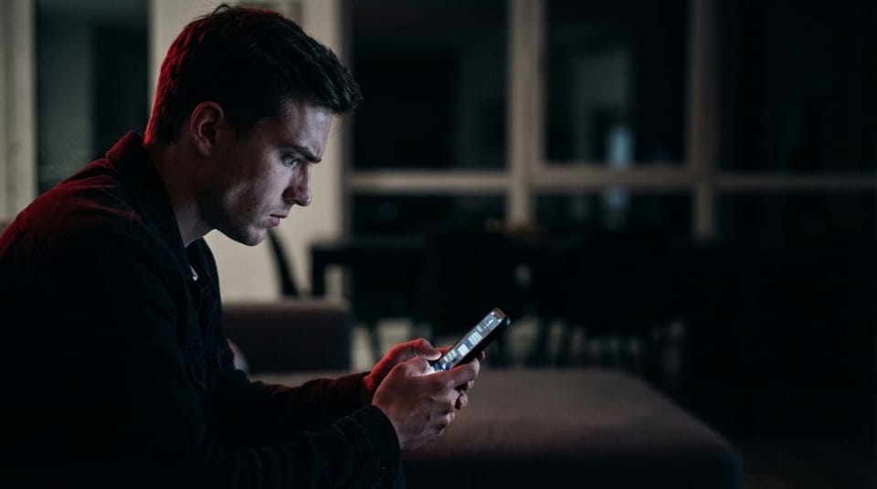 How to Compliment a Girl's Eyes: What Actually Works (And Why Most Lines Fall Flat)